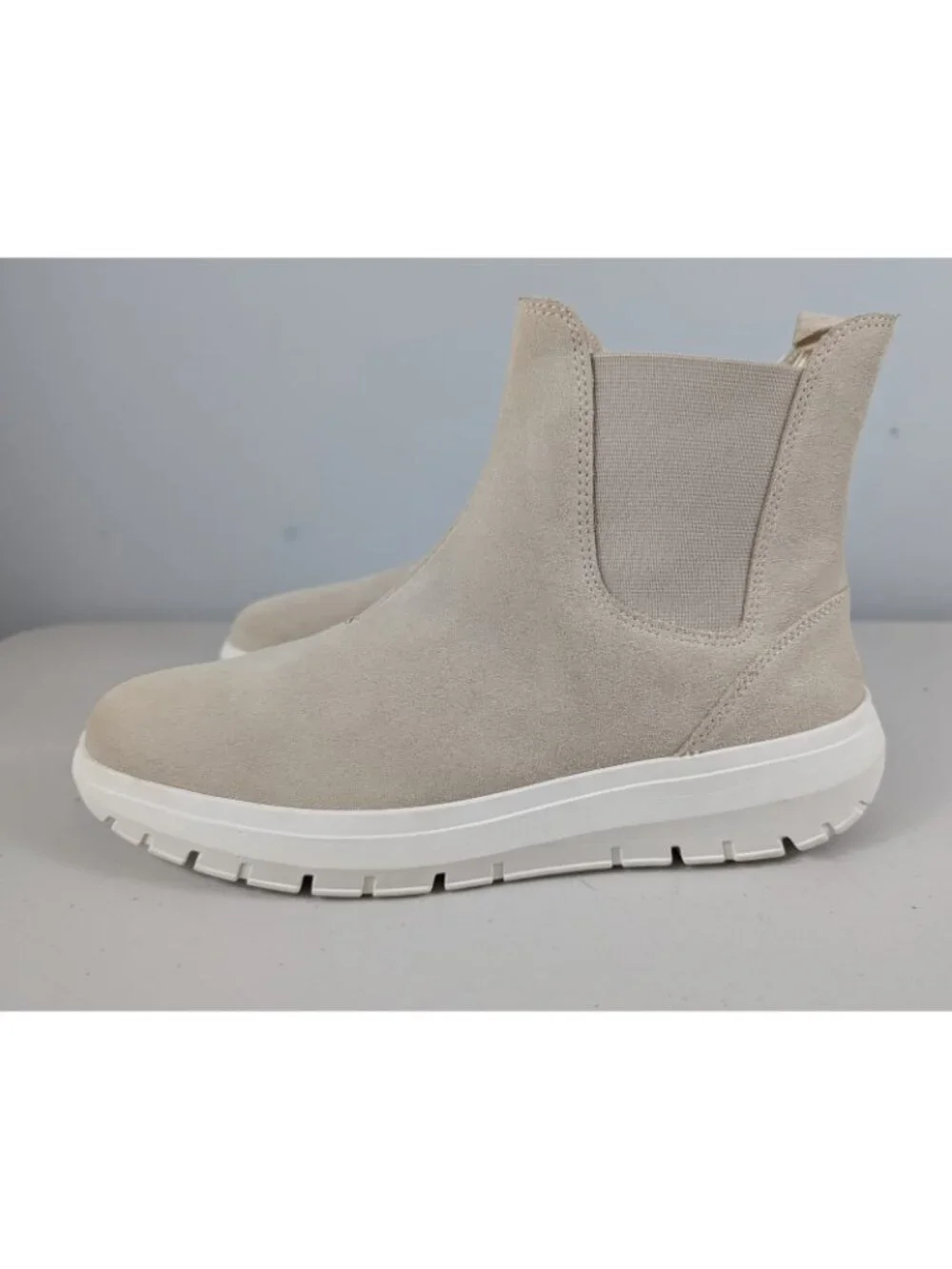 Cole Haan women's boots in cream Chelsea waterproof size 9.5B